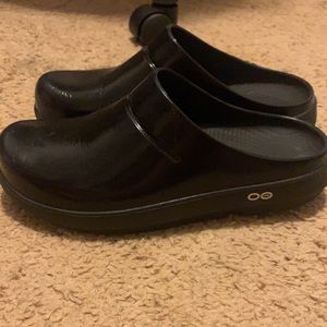 Oofos nursing shoes